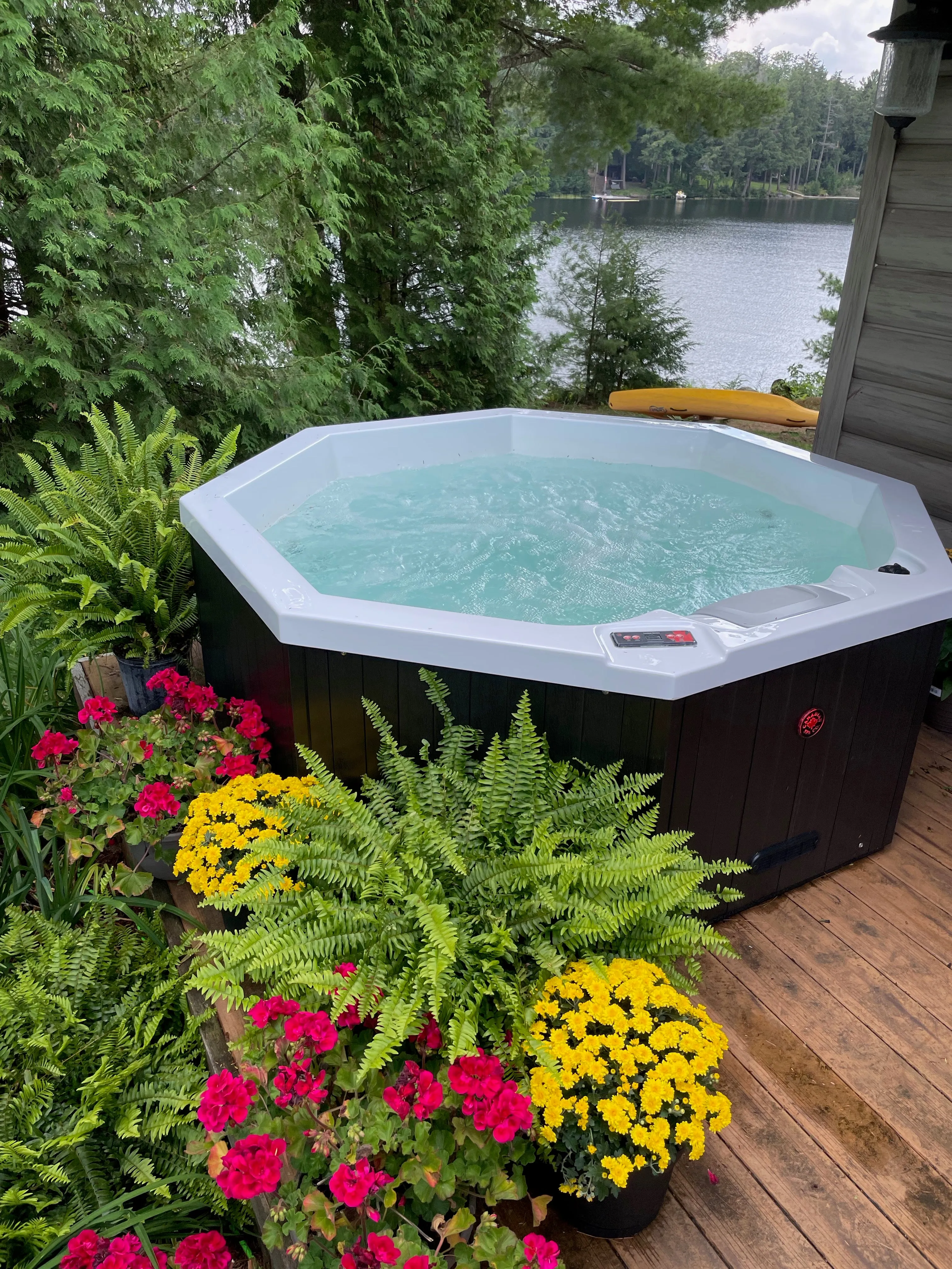 Ex-Display/Demo Muskoka 6-Person Patio Spa | 188 x 188 cm