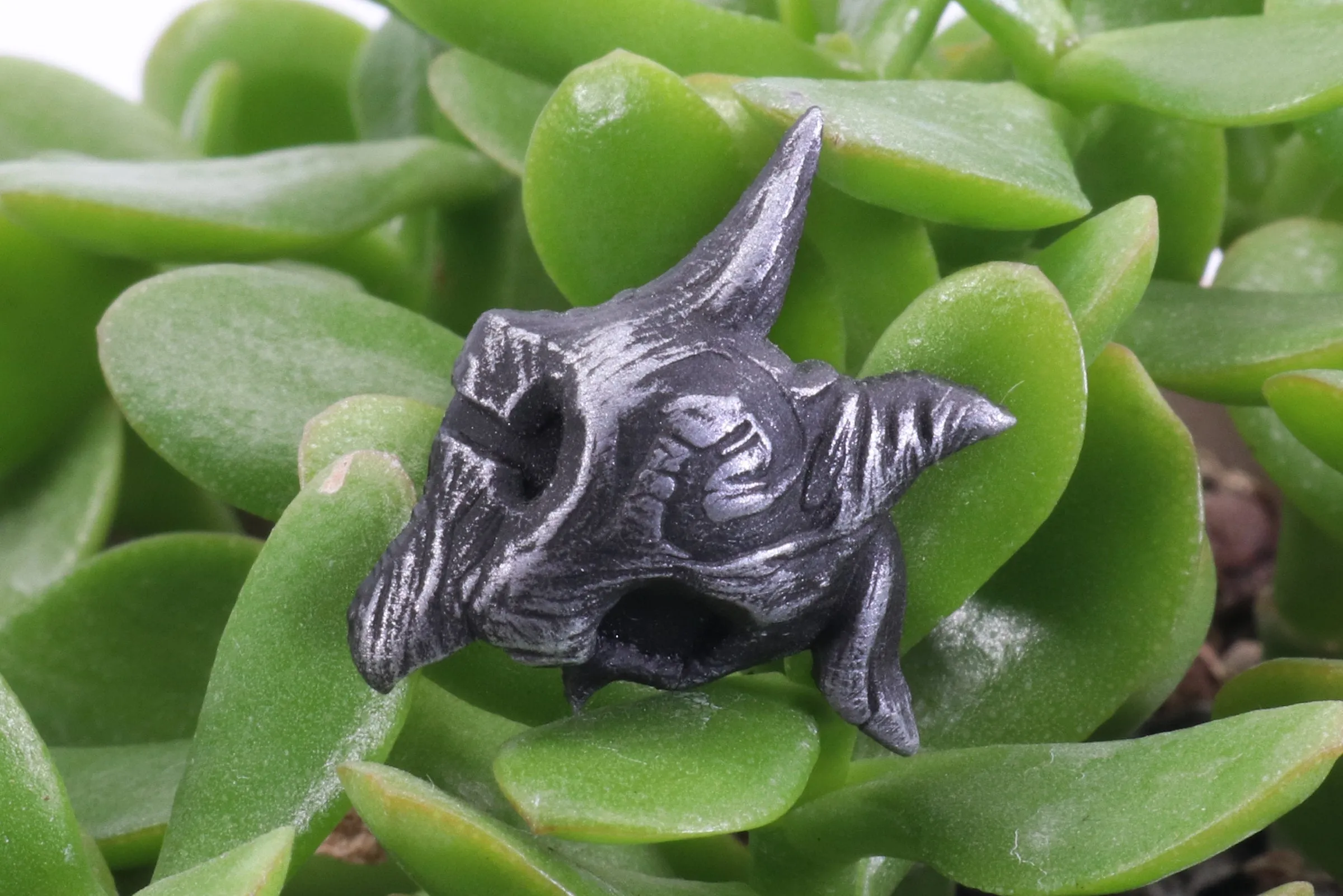 Kindred Lamb / Wolf Mixture Mask Pin - League of Legends