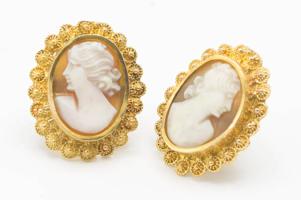 Zeeuwse knop cameo studs in gold and silver